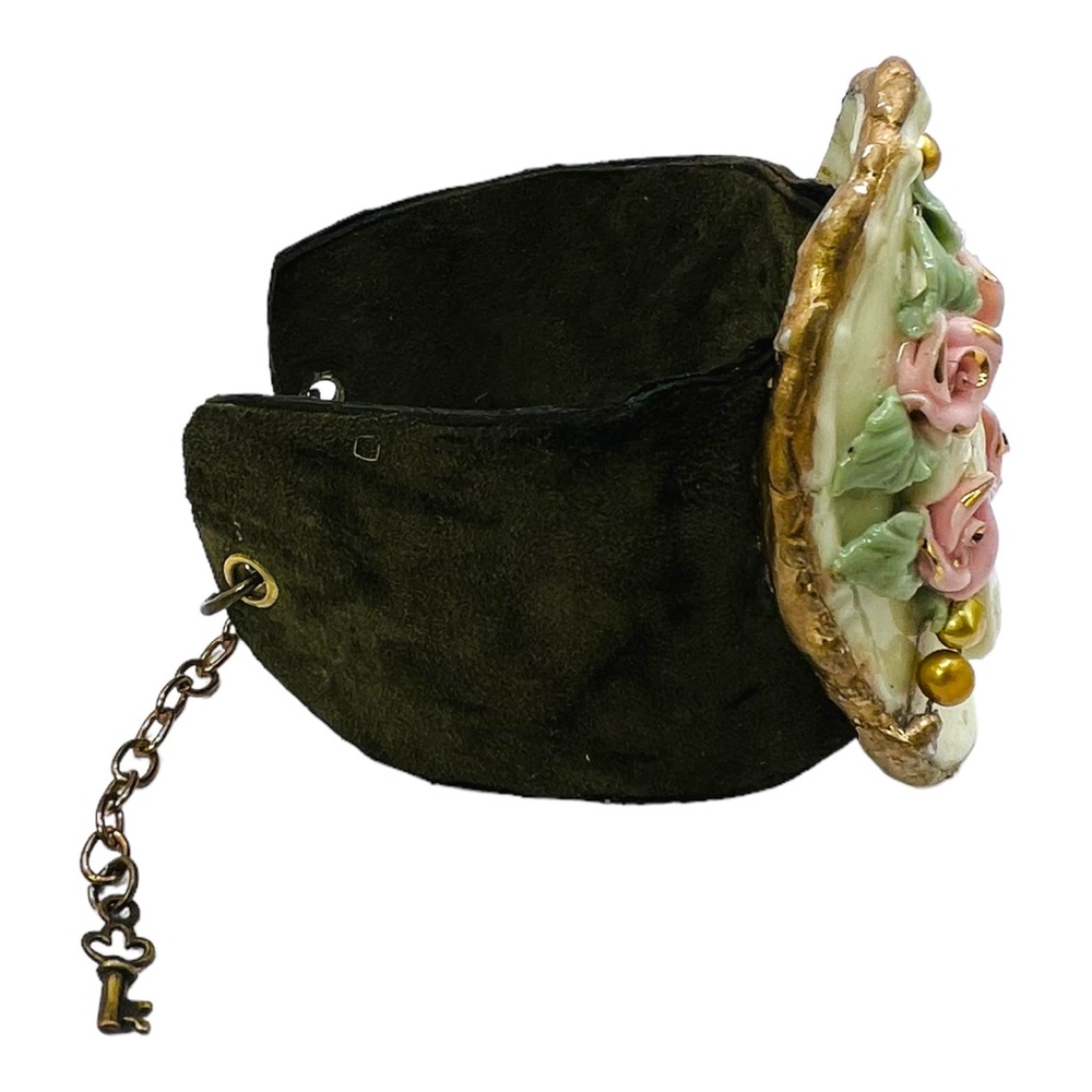 Vintage Broken China Caged in Artisan Metalwork Cabochon & Suede Cuff Bracelet - Picture 10 of 17